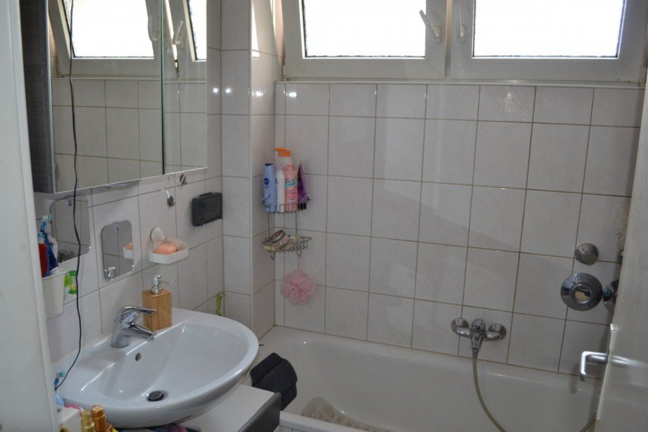 Bad mit Fenster Erdgeschosswohnung Hanau / Gro�auheim