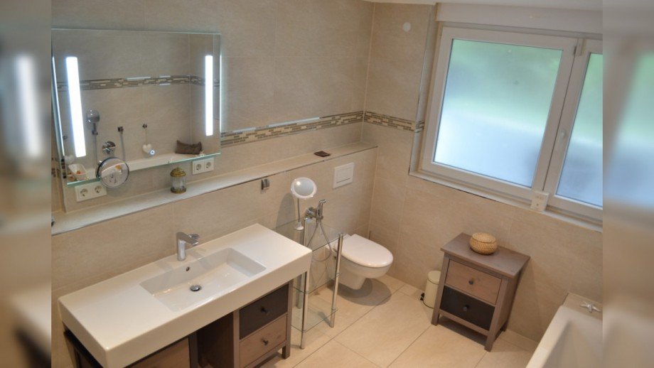 Badezimmer Doppelhaush�lfte R�dermark