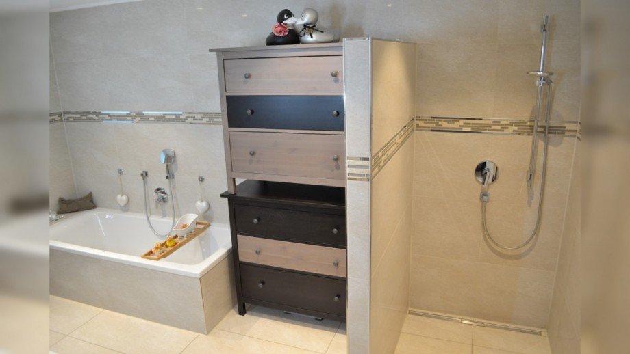 Bad mit Dusche Doppelhaush�lfte R�dermark