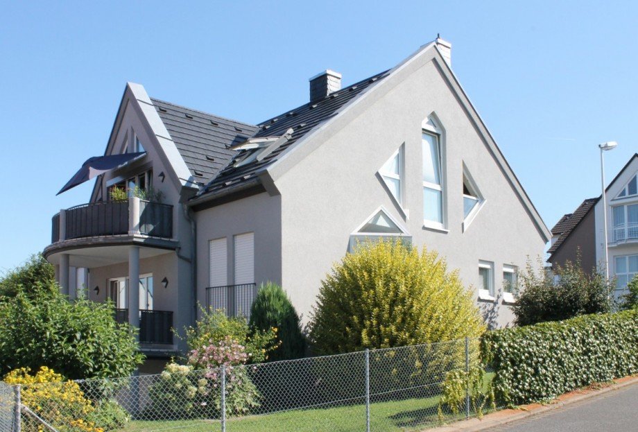 R�ckseite Dachgeschosswohnung Haibach