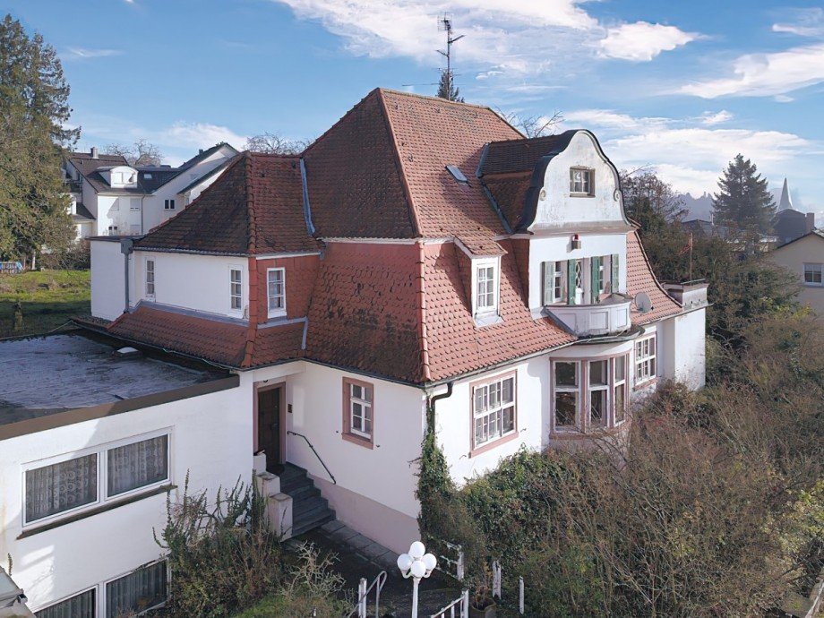 Frontansicht links Einfamilienhaus Aschaffenburg / Schweinheim