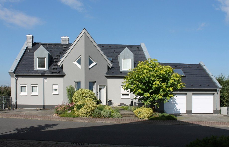 Front exakt Mehrfamilienhaus Haibach