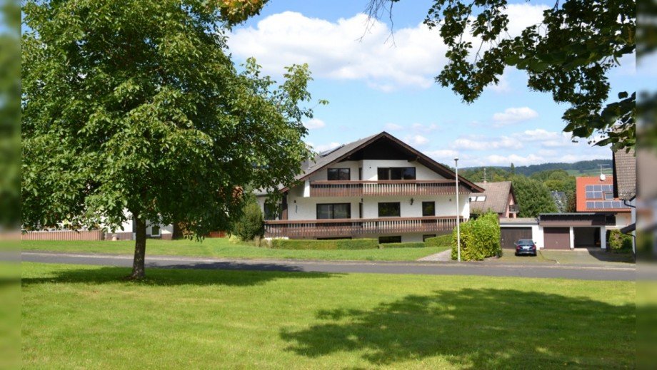 Park vor der T�re Haus Sch�llkrippen