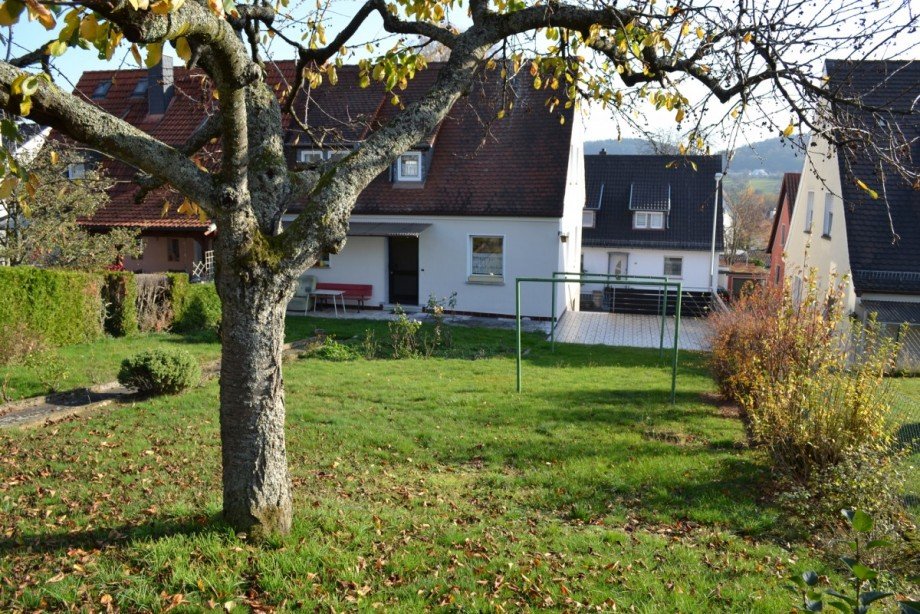 Gro�er Garten Doppelhaush�lfte Haibach