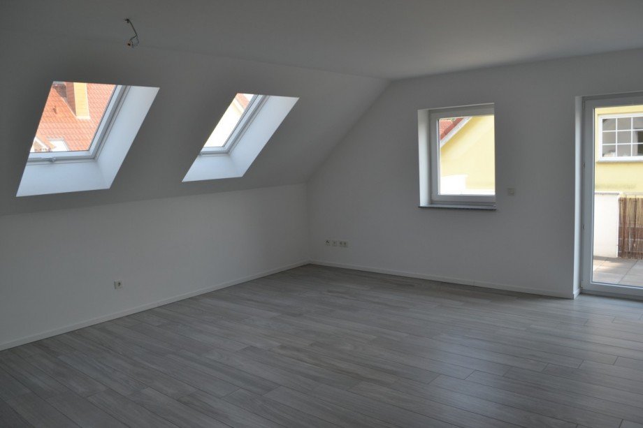 Wohnzimmer Bodenfliesen Dachgeschosswohnung Mainhausen