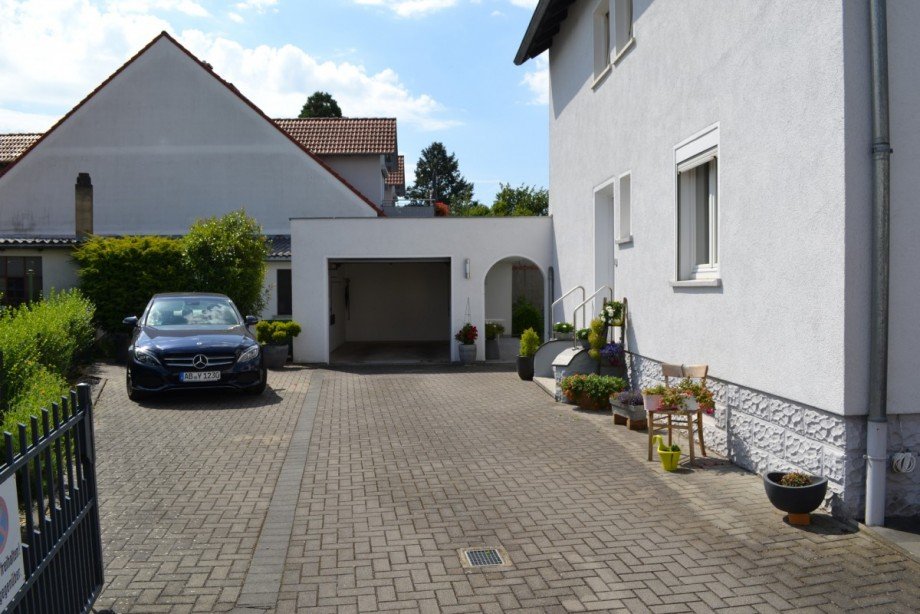 Stellpl�tze Zweifamilienhaus Gro�ostheim