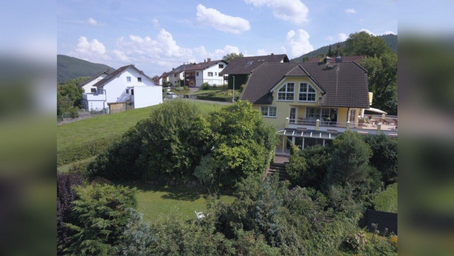 R�ckseite mit Garten Einfamilienhaus Laudenbach