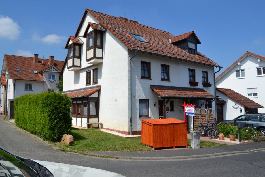 Frontansicht Doppelhaush�lfte Gro�ostheim