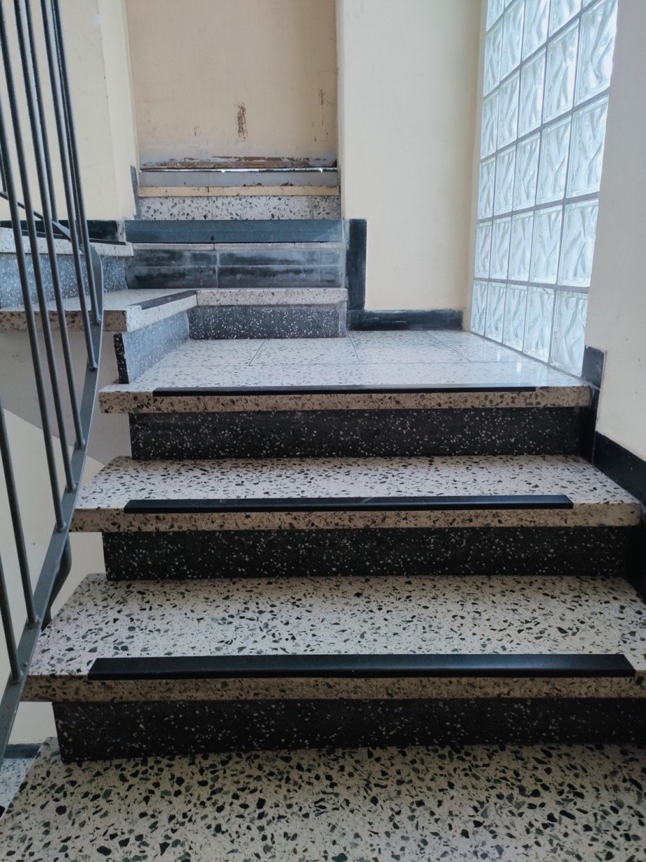 Massivtreppe Mehrfamilienhaus Aschaffenburg