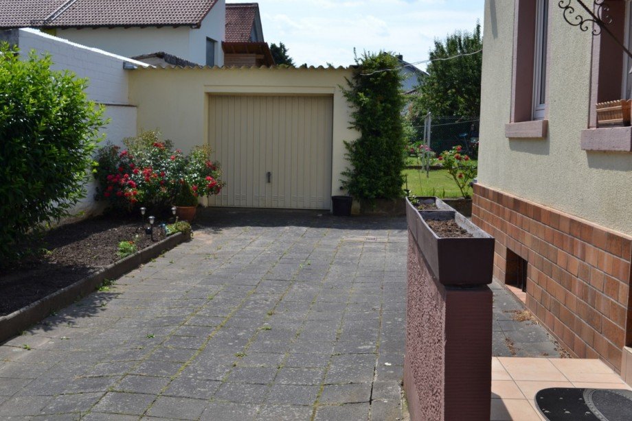 Garagenzufahrt Einfamilienhaus Gro�ostheim