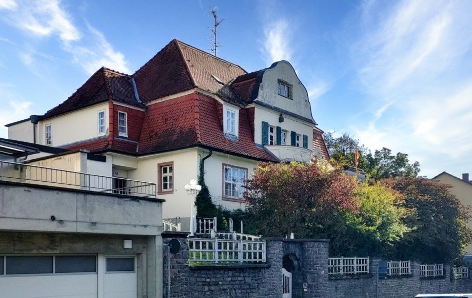 Stolzer Anblick von der Stra�e Einfamilienhaus Aschaffenburg / Schweinheim