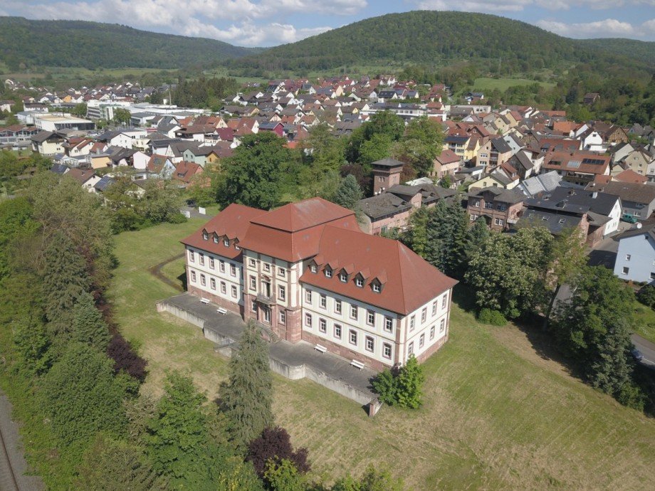 Collenberg im Hintergrund Gesch�ftshaus Collenberg / Fechenbach