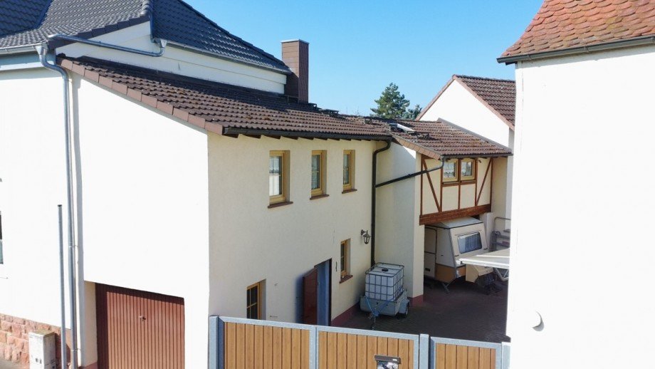 Hof mit Nebengeb�ude Einfamilienhaus Gro�ostheim