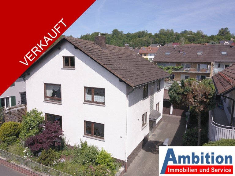 Titelbild Verkauft Goldbach - Goldbach Zweifamilienhaus VERKAUFT - Gro�es Zweifamilienhaus - teilweise saniert - zwei Garagen - Freisitz