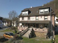 Hauptbild Saniertes Familienhaus: 138m², Garten, 4 Schlafzimmer, Glasfaser-Option & neue Kita um die Ecke!