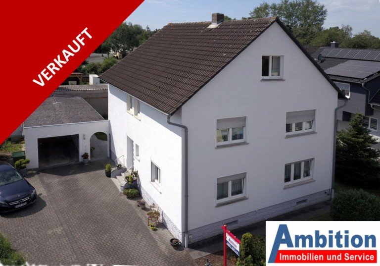Titelbild Gro�ostheim - Gro�ostheim Zweifamilienhaus VERKAUFT - Kapitalanlage-Zweifamilienhaus mit attraktiver Perspektive-Balkon-Garten-Garage-Stellpl.