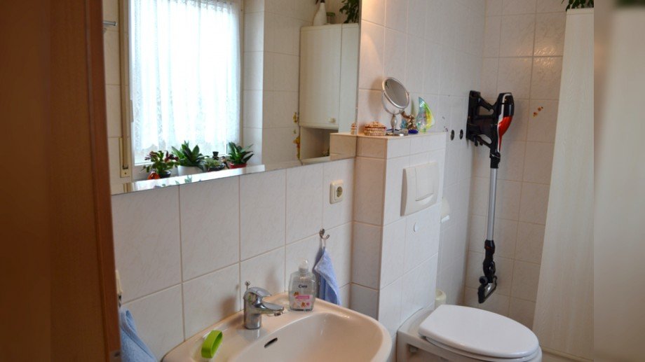 G�ste-WC Doppelhaush�lfte Alzenau