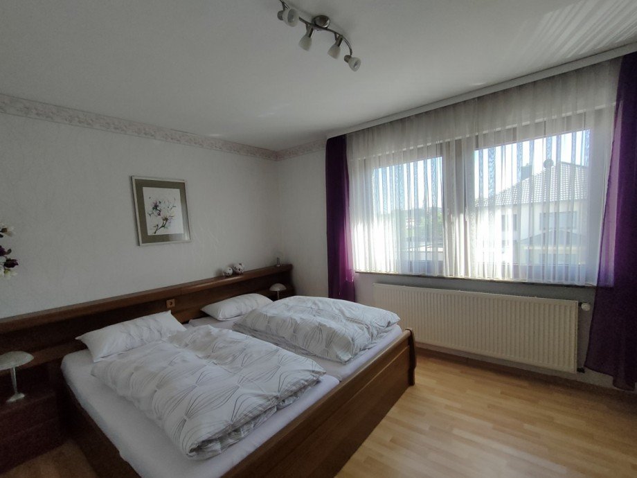 Schlafzimmer Zweifamilienhaus Aschaffenburg / Damm