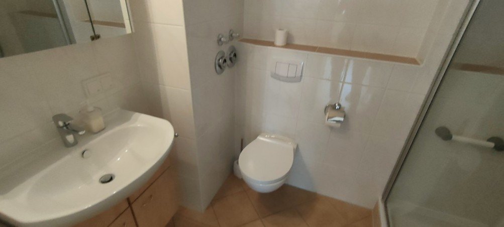 Modernes Bad Etagenwohnung Gro�krotzenburg