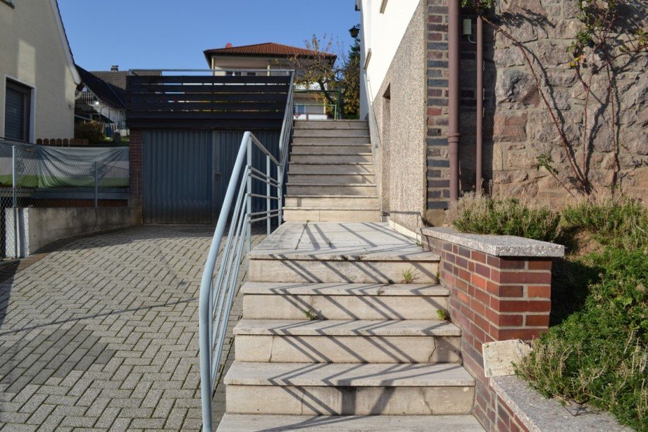 Garage und Eingang Doppelhaush�lfte Haibach